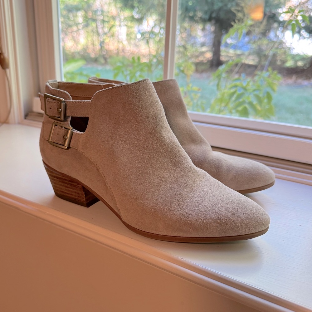 Clarks suede ankle booties / size 8.5 M